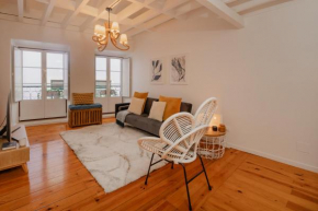 Stylish Getaway in a Mezzanine Flat by the Castle